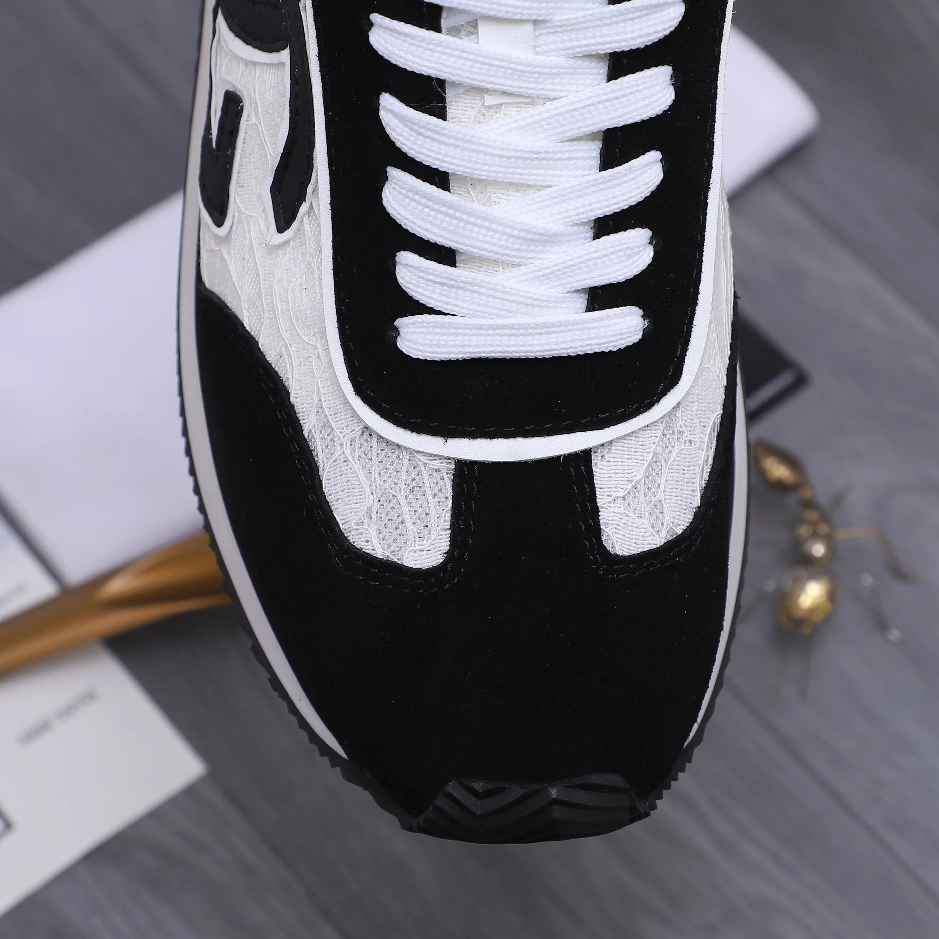 Men's shoes 💰460 Product trademark: DG (Dolce & Gabbana) casual shoes for couples. Regular size: 35-46 (45.46 is custom-made and non-refundable) Product materials: Selected frosted cowhide stitching breathable woven upper, mesh lining, cowhide insole, original outsole